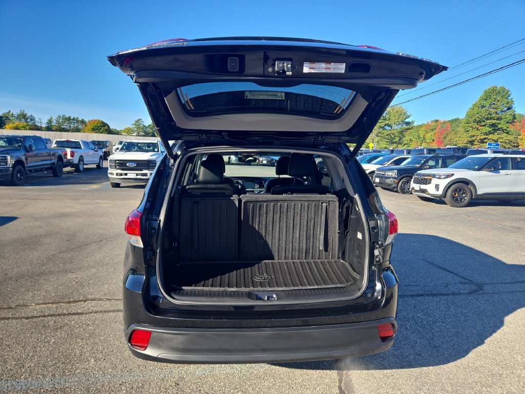 Used 2019 Toyota Highlander XLE w/ Carpet Mat Package (TMS) AWD/4WD image 3