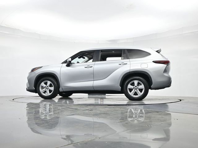 Used 2024 Toyota Highlander LE image 38