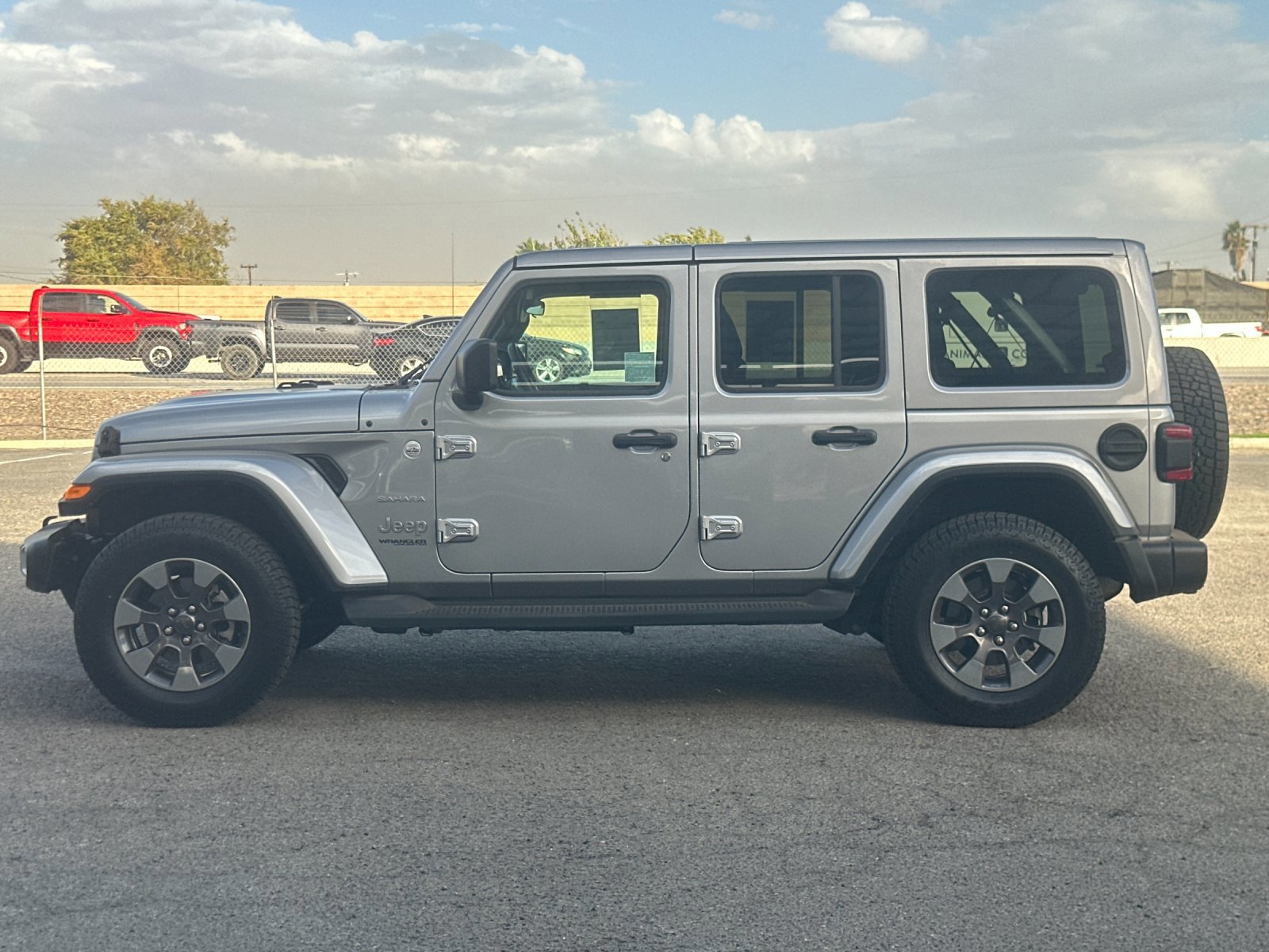 Used 2018 Jeep Wrangler Unlimited Sahara w/ Safety Group image 2