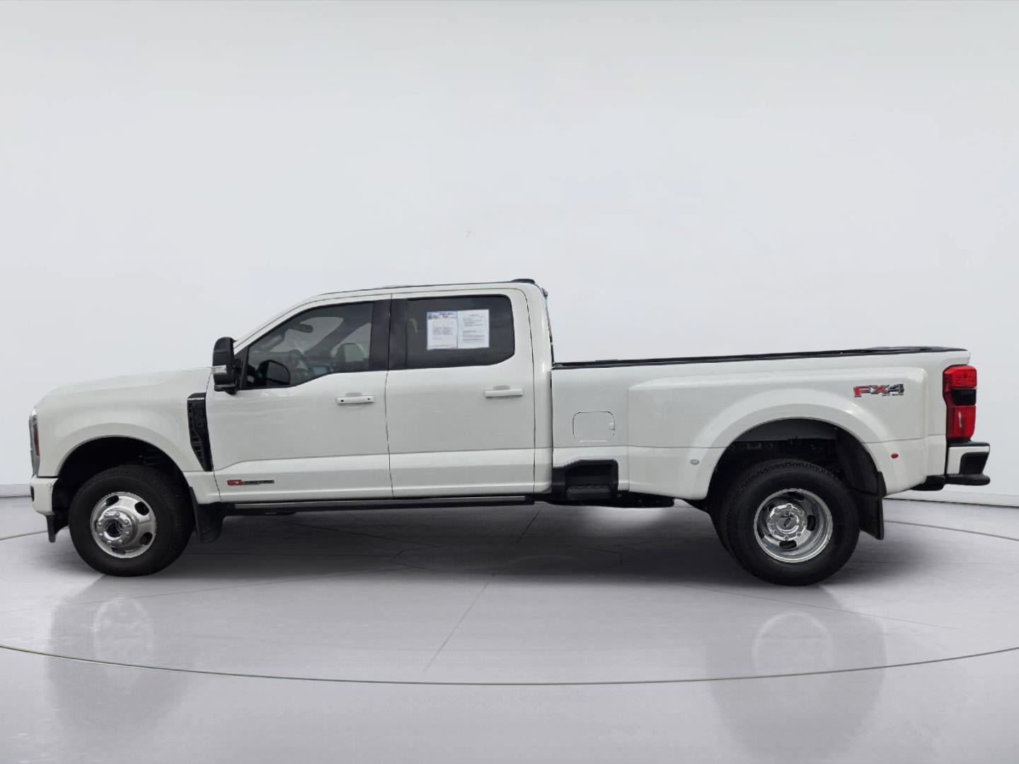 Certified 2025 Ford F350 Platinum w/ FX4 Off-Road Package AWD/4WD image 5