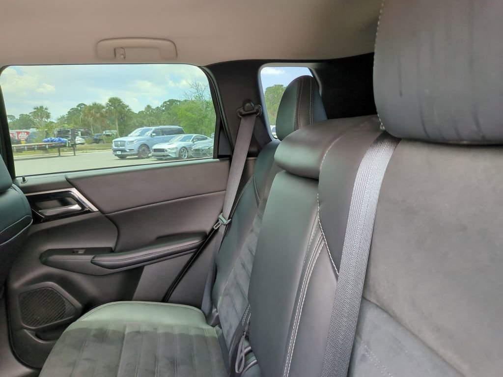 Used 2022 Mitsubishi Outlander SEL Black Edition FWD image 18