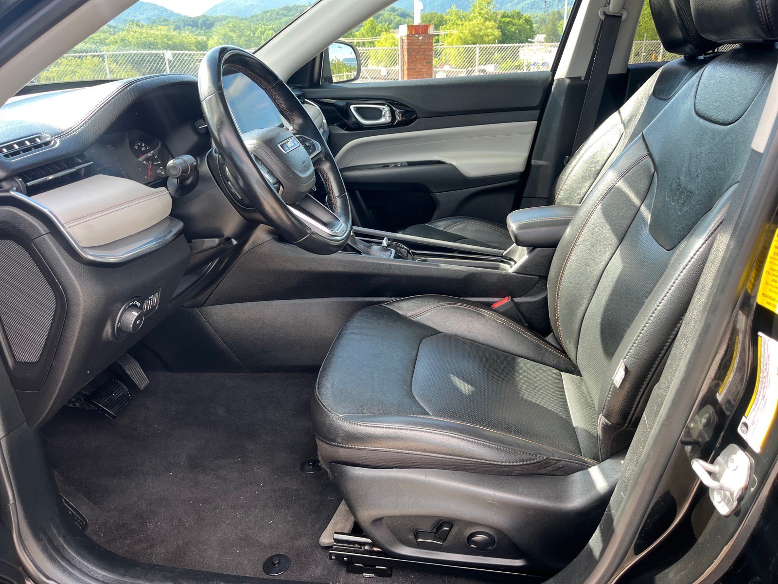Used 2022 Jeep Compass Limited w/ Sun and Sound Group AWD/4WD image 18