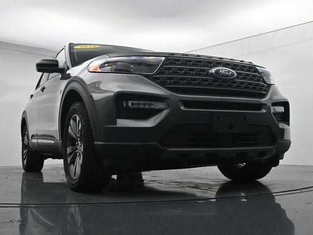 Certified 2023 Ford Explorer XLT w/ Equipment Group 202A AWD/4WD image 32