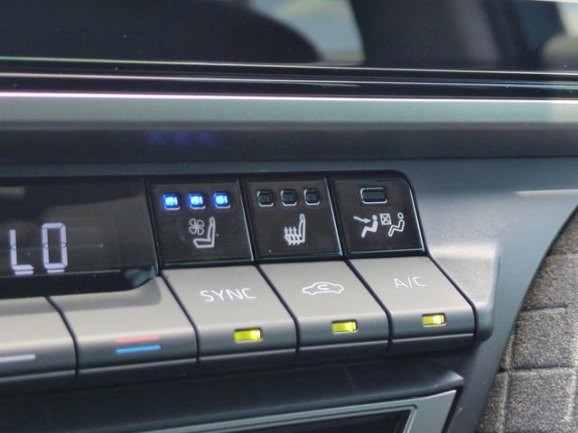 Used 2025 Toyota Camry XLE w/ Premium Plus Package FWD image 23