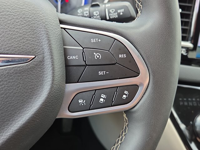 Used 2024 Chrysler Pacifica Touring-L FWD image 23