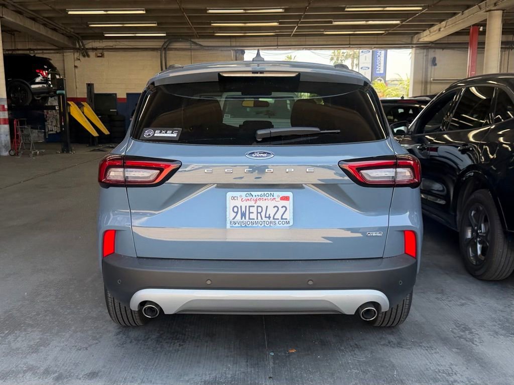 Certified 2025 Ford Escape SE FWD image 4