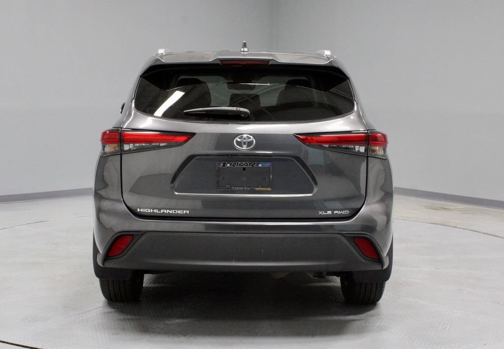 Used 2023 Toyota Highlander AWD image 9