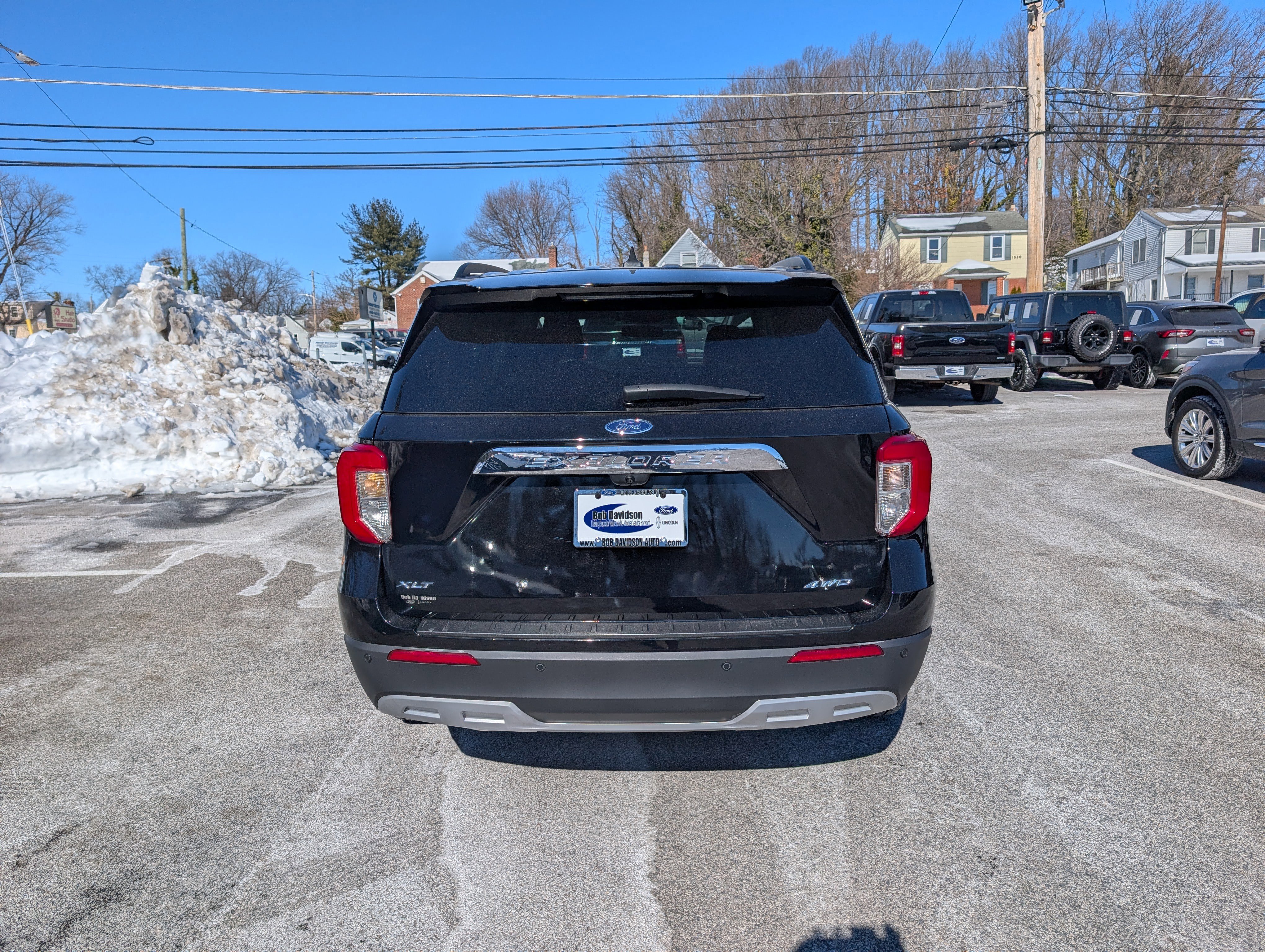 Certified 2022 Ford Explorer XLT w/ Equipment Group 202A image 3