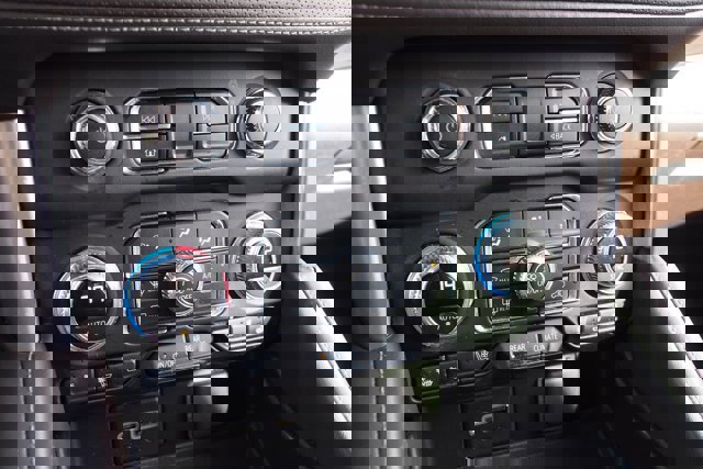 Used 2021 GMC Yukon SLT w/ SLT Luxury Plus Package image 31