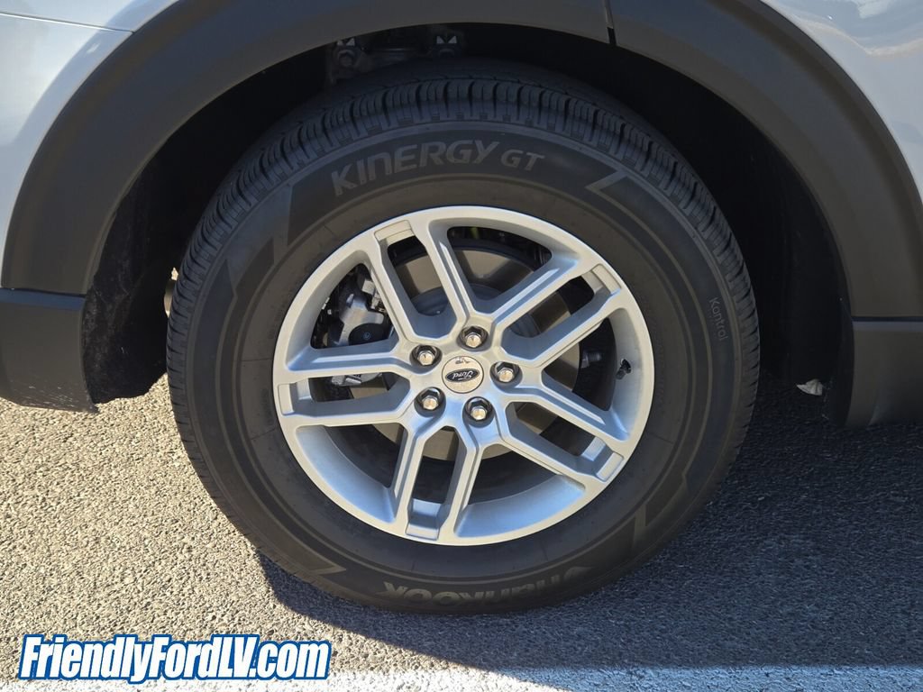 Certified 2025 Ford Explorer Active RWD image 4