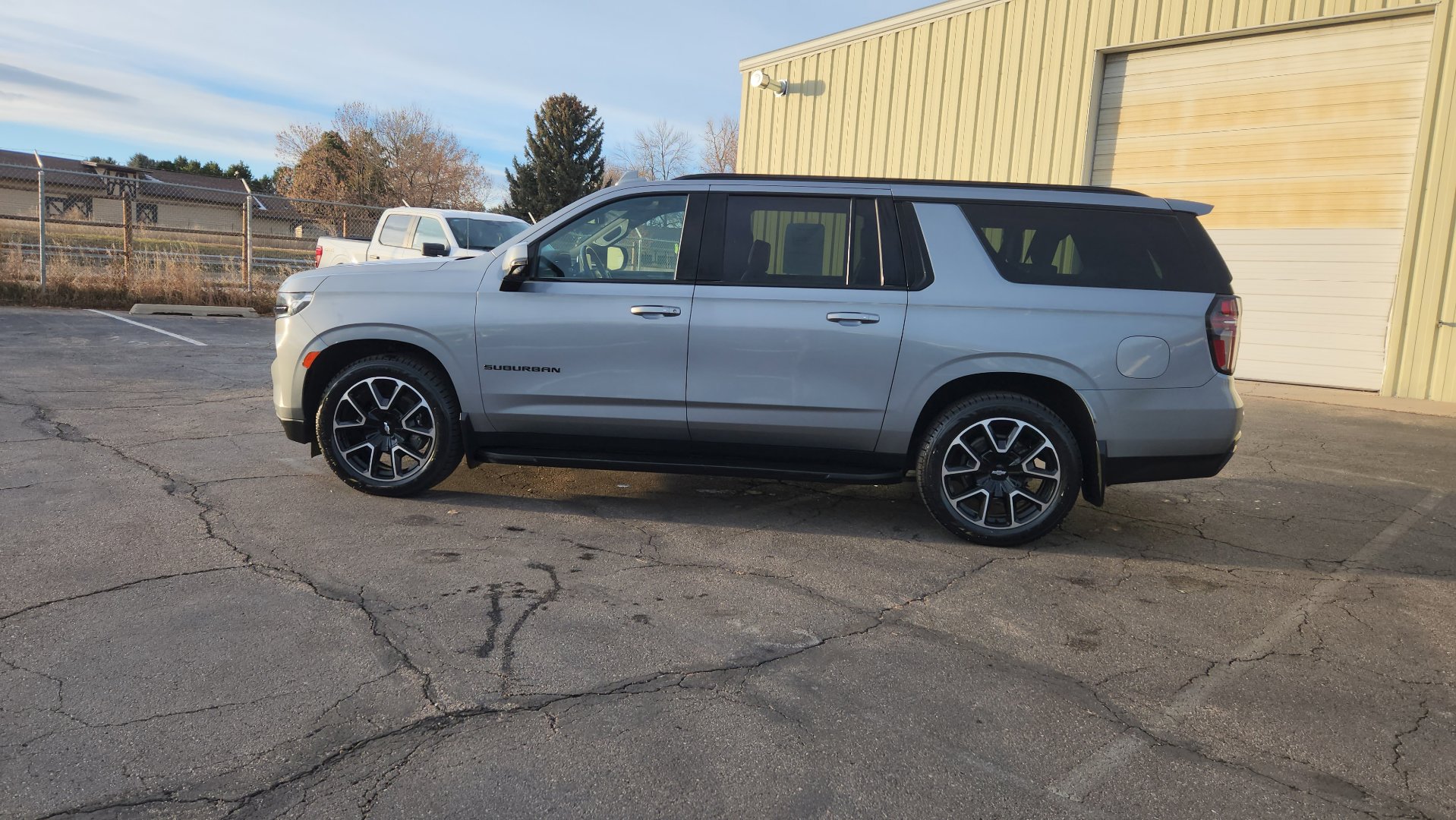 Used 2023 Chevrolet Suburban RST w/ Luxury Package image 6
