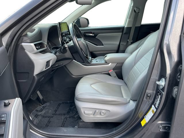 Used 2021 Toyota Highlander XLE AWD/4WD image 10