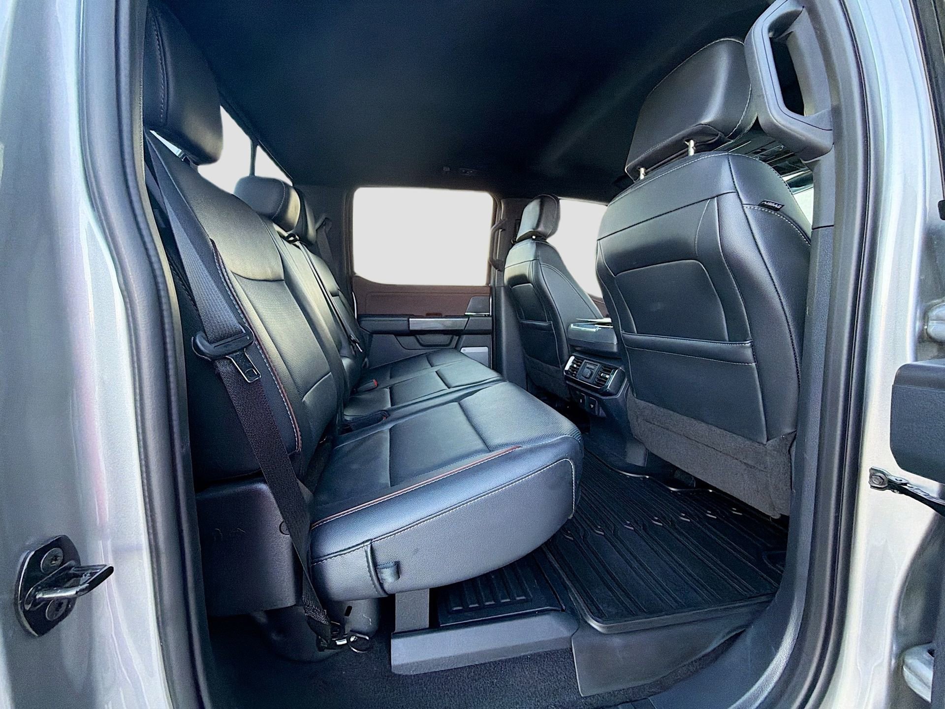 Certified 2023 Ford F150 Lariat w/ Equipment Group 502A High image 33