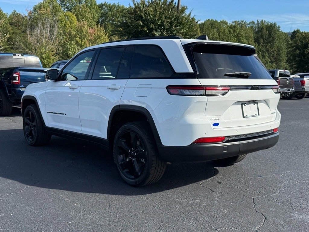 Used 2025 Jeep Grand Cherokee Altitude image 6