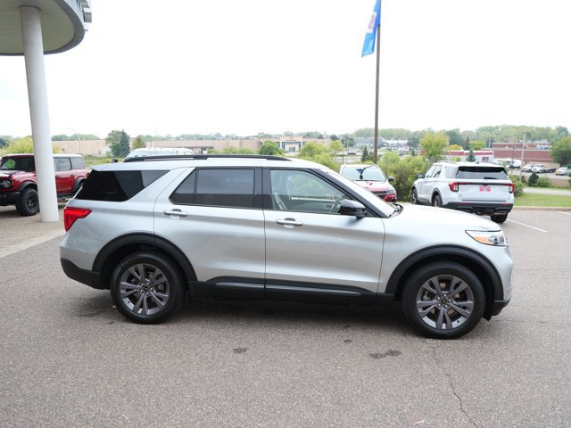 Certified 2023 Ford Explorer XLT w/ Equipment Group 202A AWD/4WD image 4