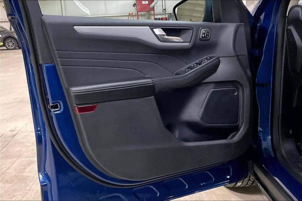 Certified 2023 Ford Escape Platinum AWD/4WD image 21