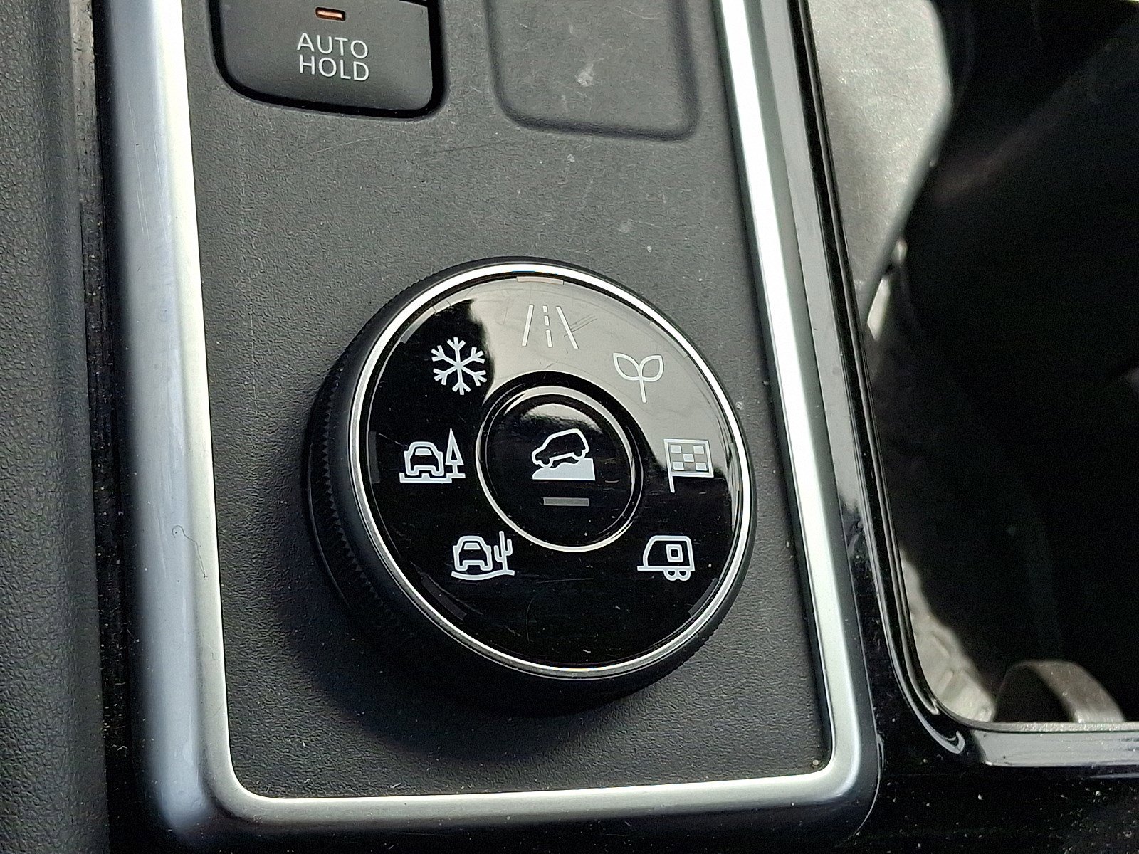 Used 2025 Nissan Pathfinder SV image 21