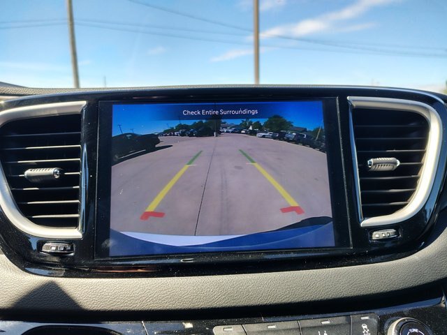 Used 2025 Chrysler Pacifica Select FWD image 4