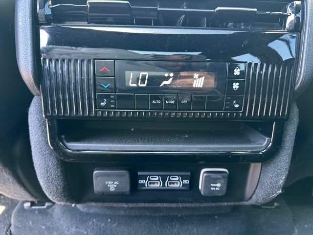 Used 2023 Jeep Wagoneer Series II w/ Convenience Group I AWD/4WD image 18
