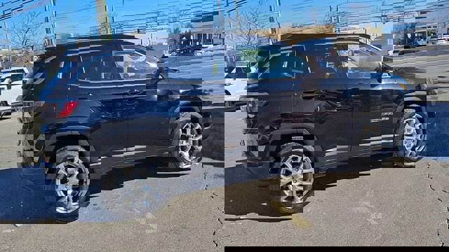 Used 2022 Jeep Compass Latitude w/ Sun and Sound Group image 8