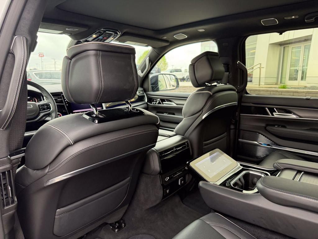 Used 2025 Jeep Grand Wagoneer L Series II Obsidian w/ Quick Order Packagew 28T AWD/4WD image 17