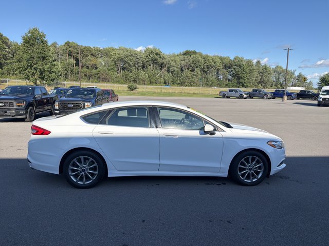Certified 2017 Ford Fusion SE w/ Fusion SE Technology Package FWD image 6