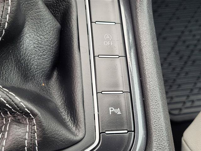 Used 2021 Volkswagen Tiguan SE R-Line AWD/4WD image 16