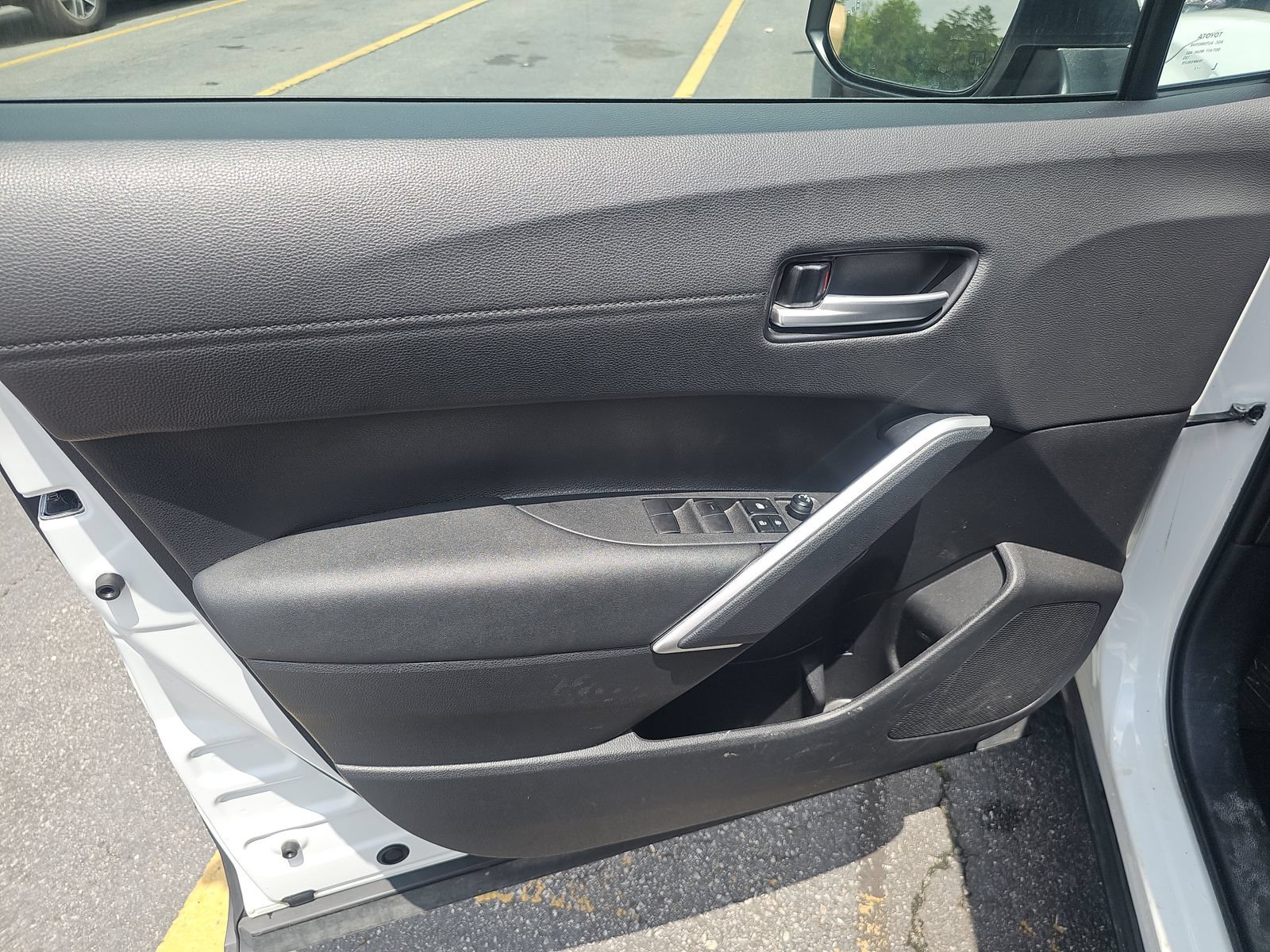 Used 2023 Toyota Corolla Cross XLE FWD image 31