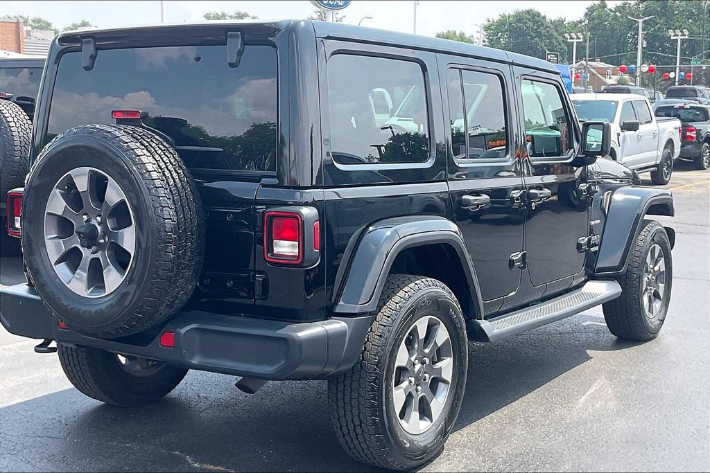 Used 2018 Jeep Wrangler Unlimited Sahara AWD/4WD image 11