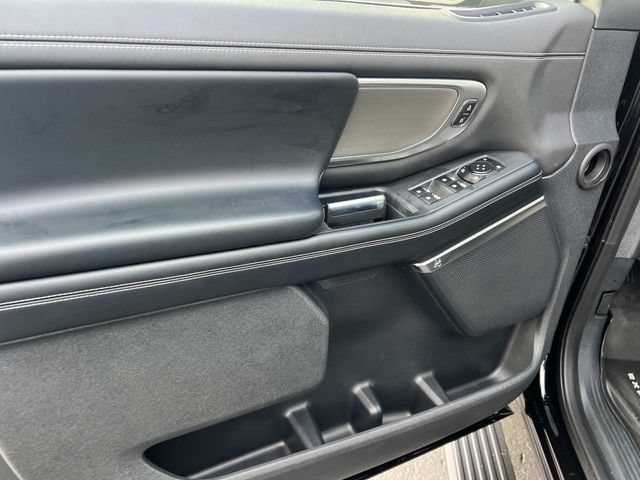 Certified 2025 Ford Expedition Max Platinum w/ Driver's Package AWD/4WD image 17