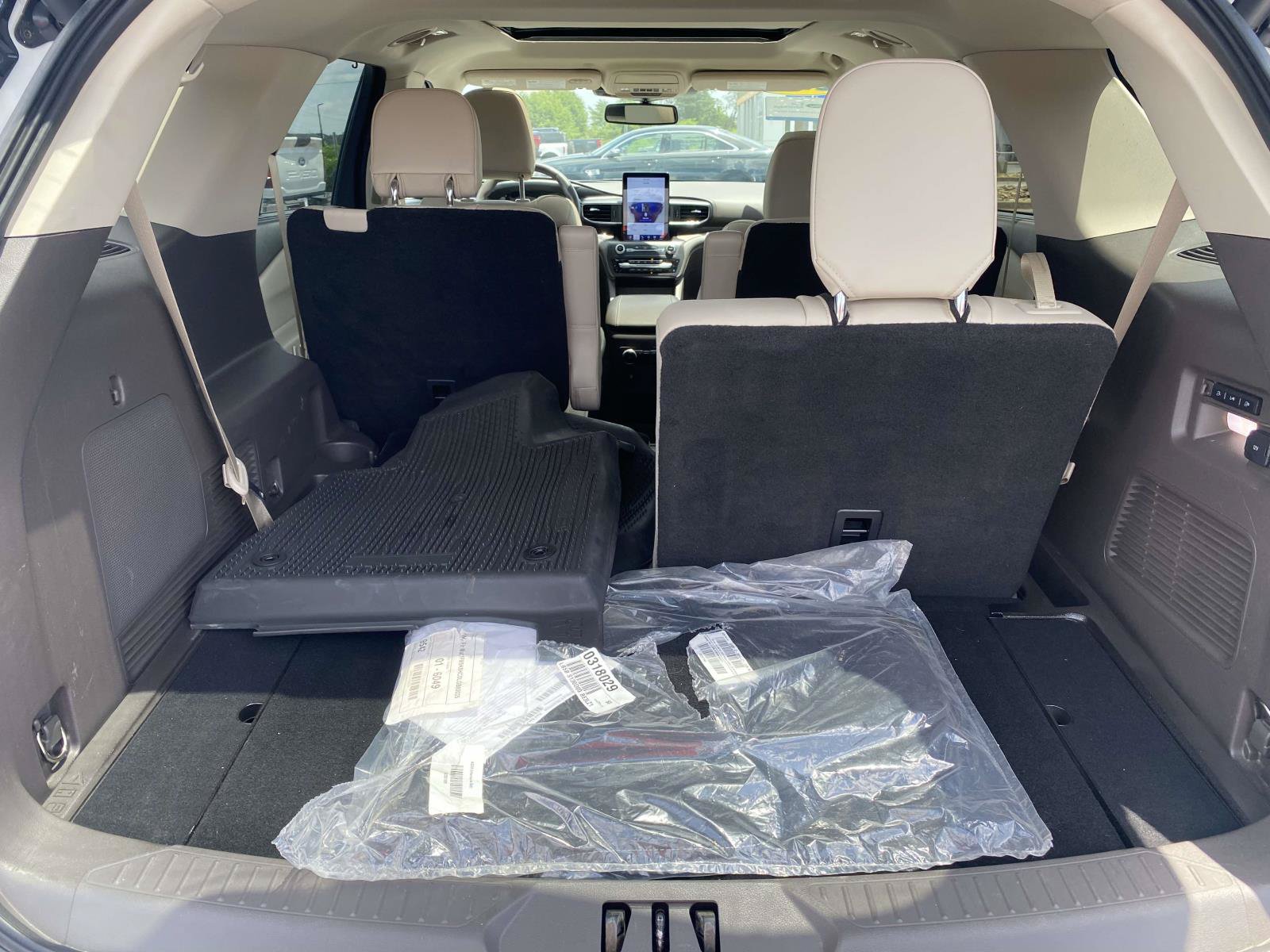 Certified 2020 Ford Explorer Platinum w/ Premium Technology Package AWD/4WD image 10