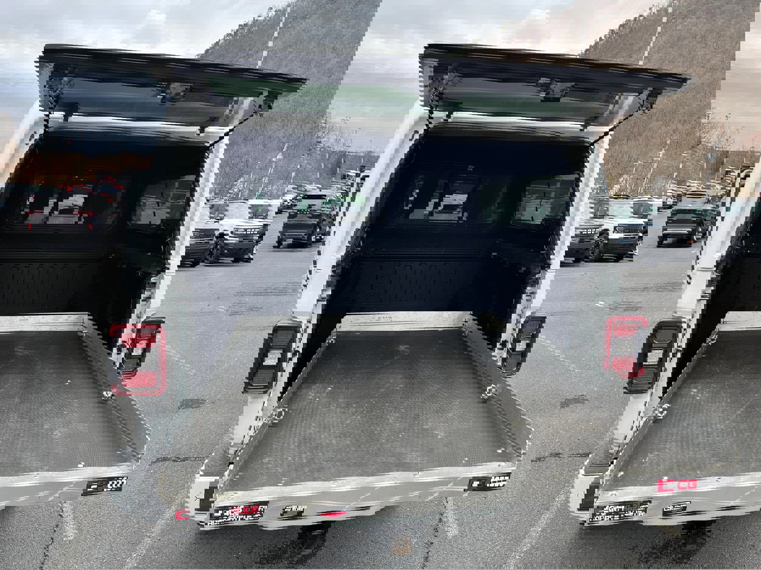 Used 2023 Jeep Gladiator Overland image 9