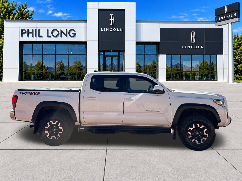 Used 2019 Toyota Tacoma TRD Off-Road AWD/4WD image 9