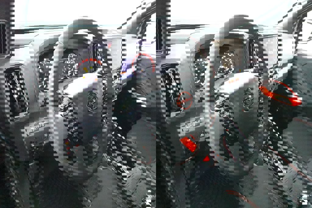 Used 2025 Nissan Frontier PRO-4X w/ Pro Convenience Package AWD/4WD image 24