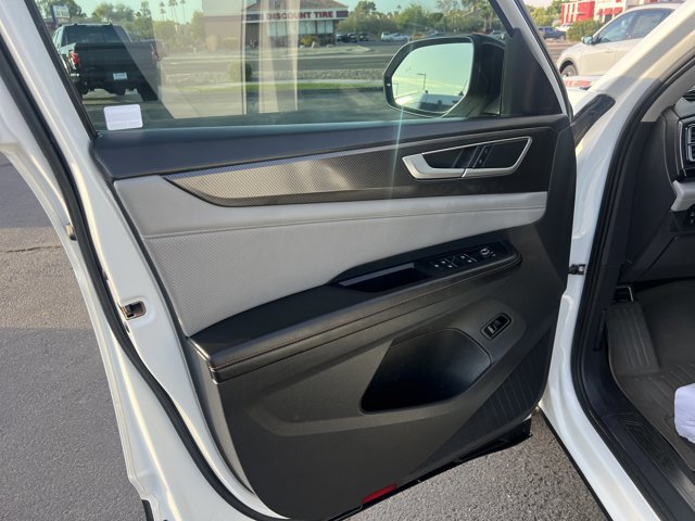 Used 2024 Volkswagen Atlas Peak Edition SE AWD/4WD image 13