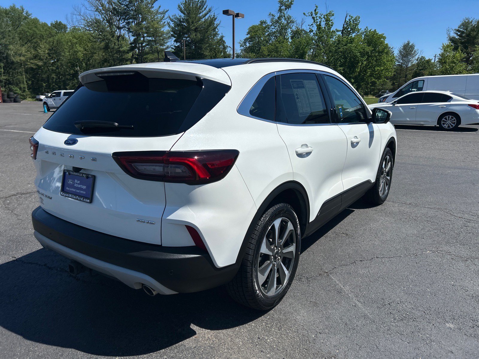 Certified 2024 Ford Escape Platinum w/ Class II Trailer Tow Package AWD/4WD image 17
