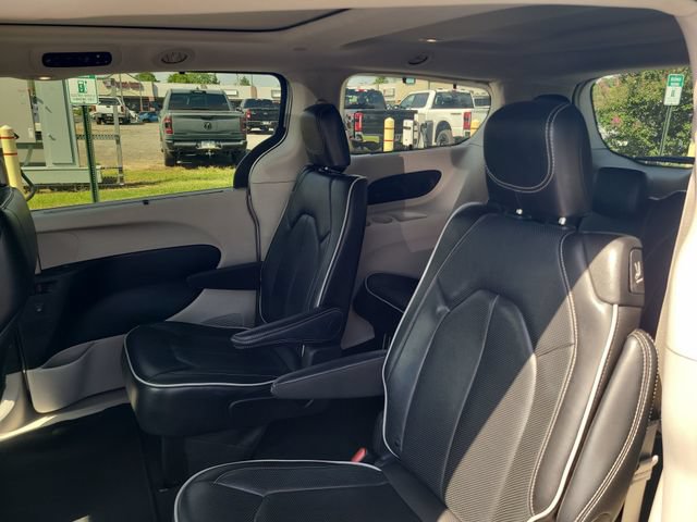 Used 2024 Chrysler Pacifica Limited FWD image 23