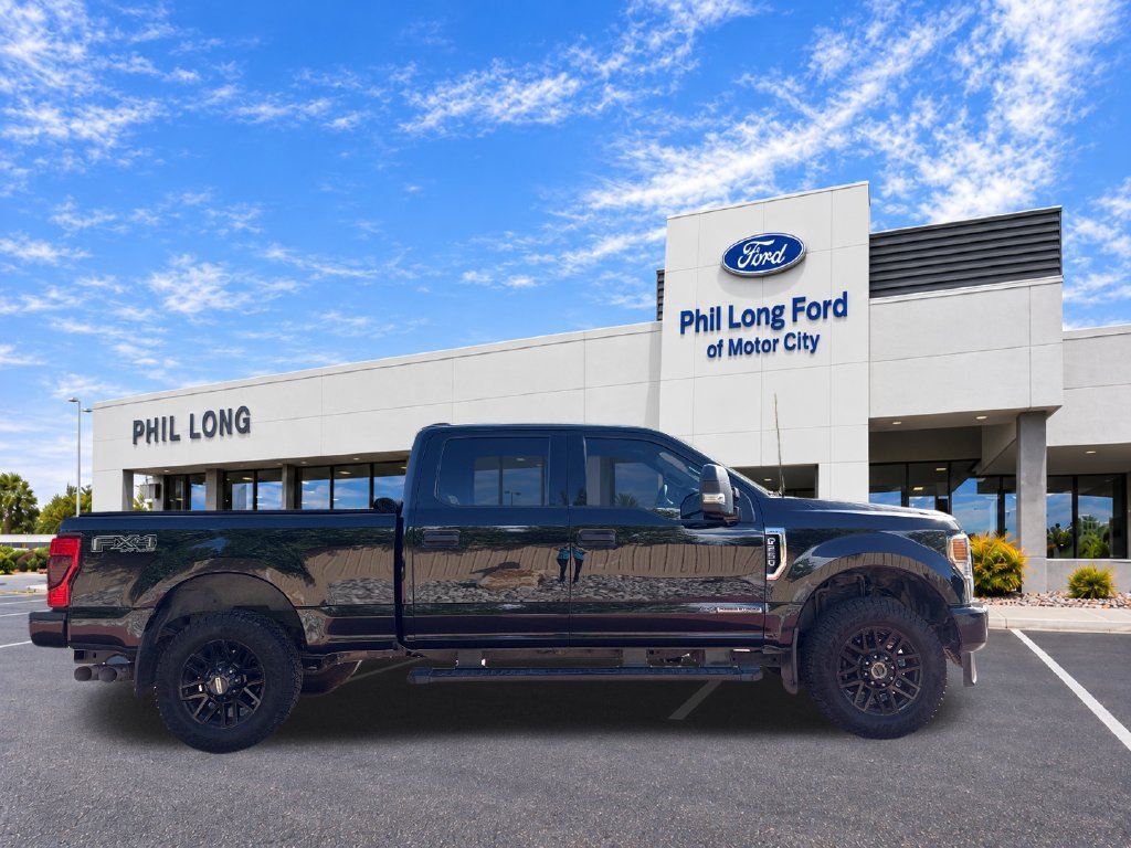 Certified 2022 Ford F250 XLT w/ Black Appearance Package AWD/4WD image 9