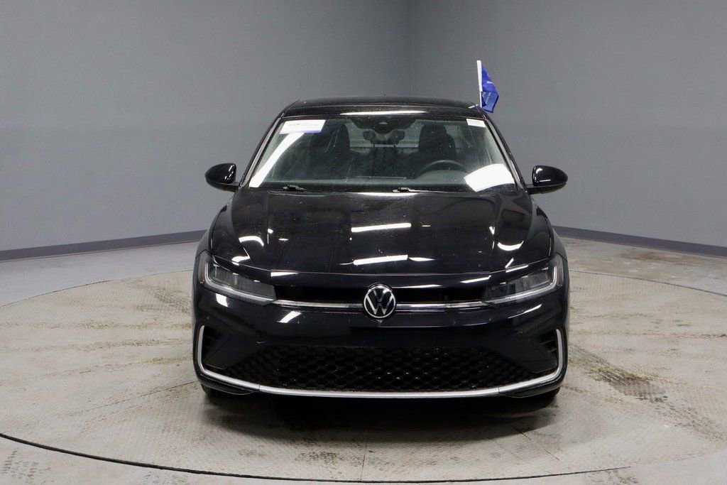 Used 2025 Volkswagen Jetta SE image 8