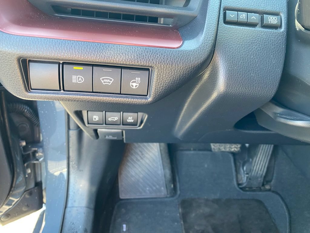 Used 2024 Toyota Prius Prime Premium FWD image 12