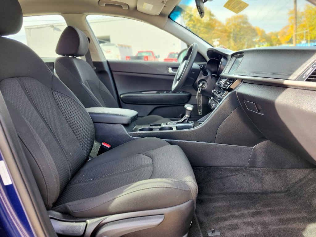 Used 2018 Kia Optima LX w/ 17" Alloy Wheels Package FWD image 11