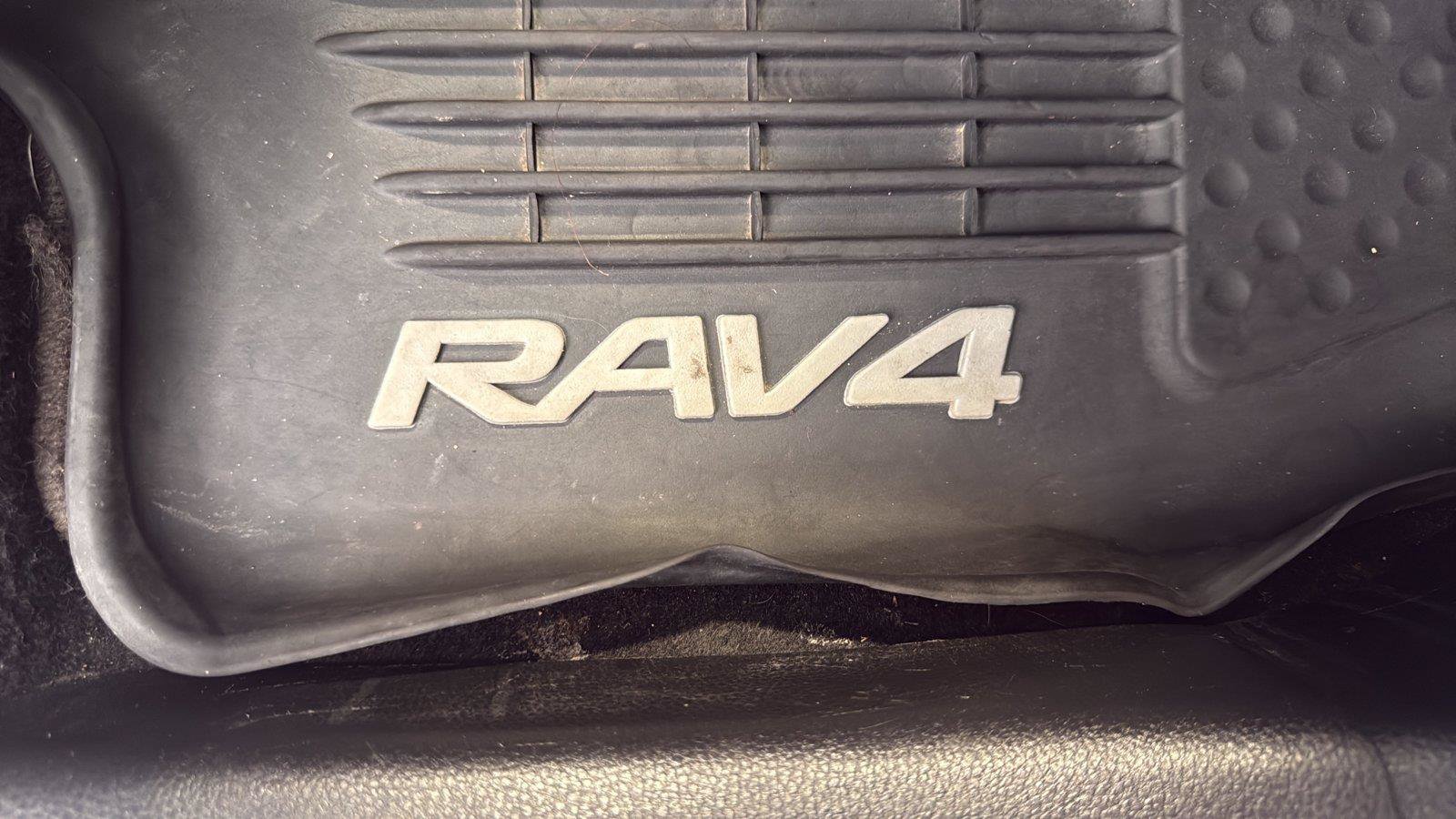 Used 2020 Toyota RAV4 XLE Premium AWD/4WD image 35