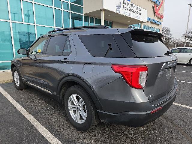 Certified 2022 Ford Explorer XLT image 3