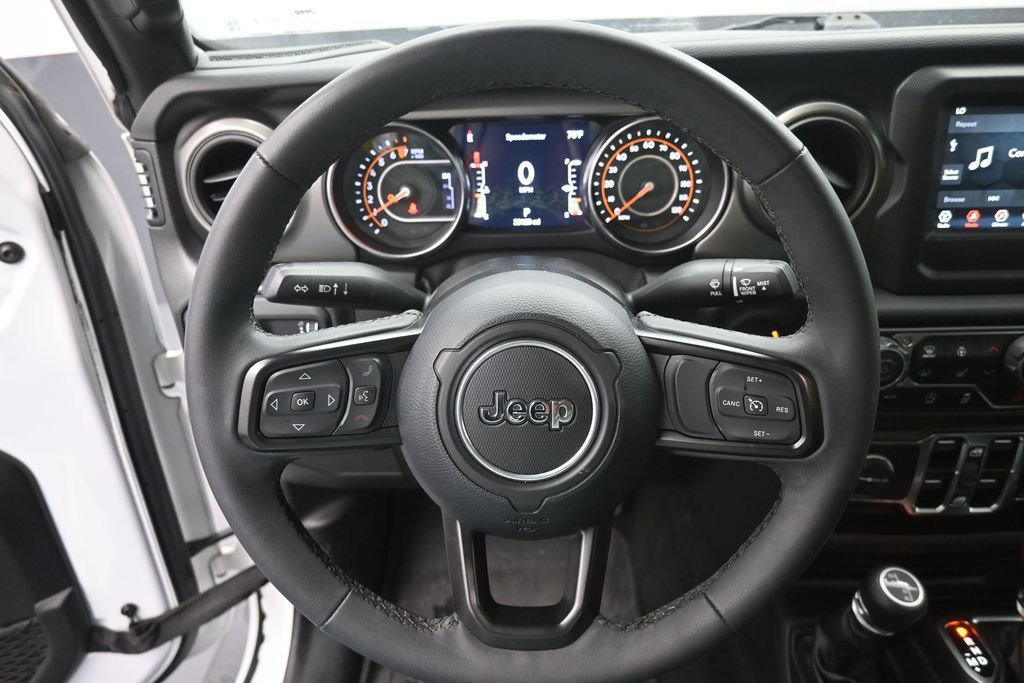 Used 2023 Jeep Gladiator Sport AWD/4WD image 6