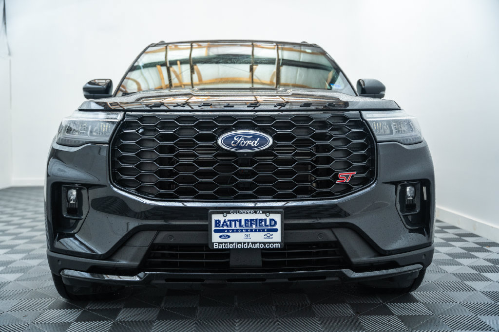 Certified 2025 Ford Explorer ST AWD/4WD image 2