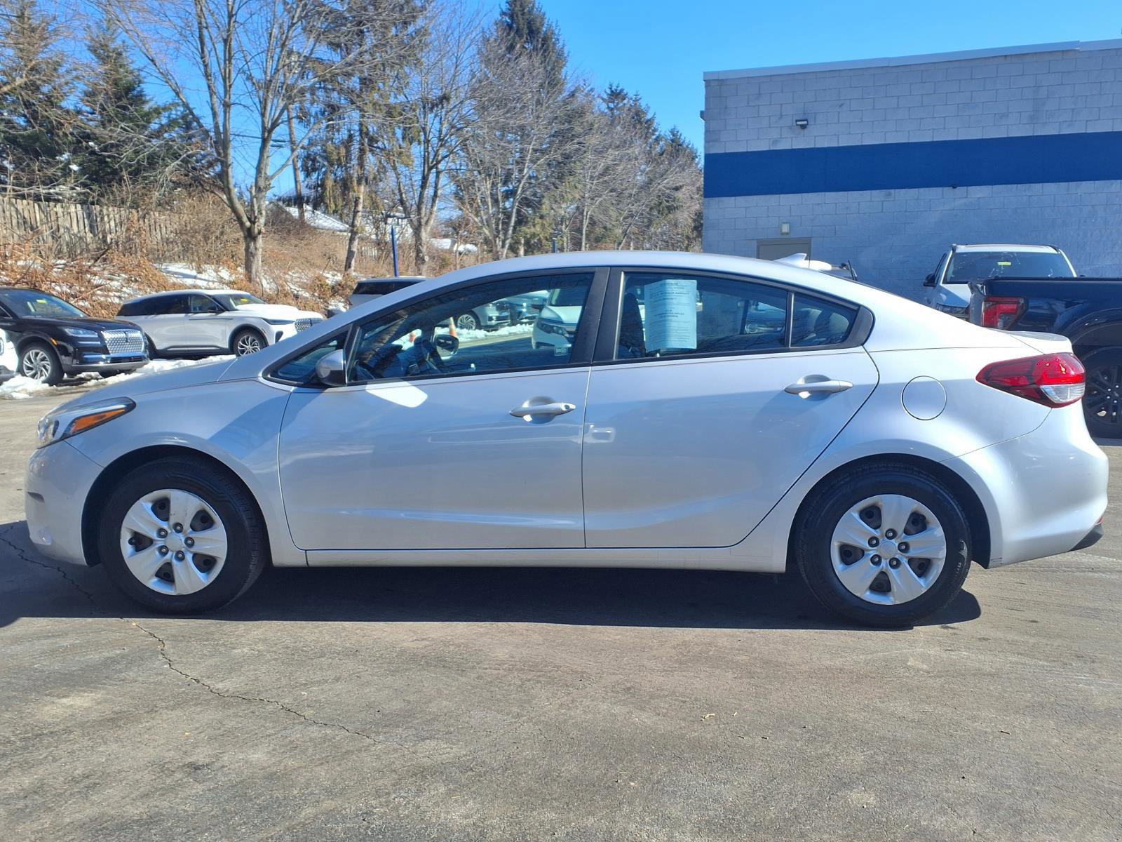 Used 2018 Kia Forte LX image 2