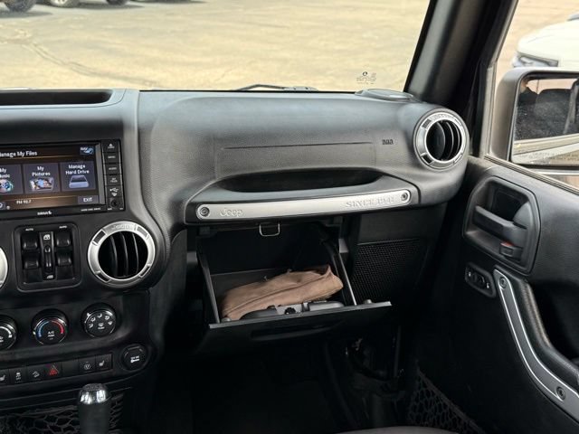 Used 2018 Jeep Wrangler Unlimited Sahara AWD/4WD image 26