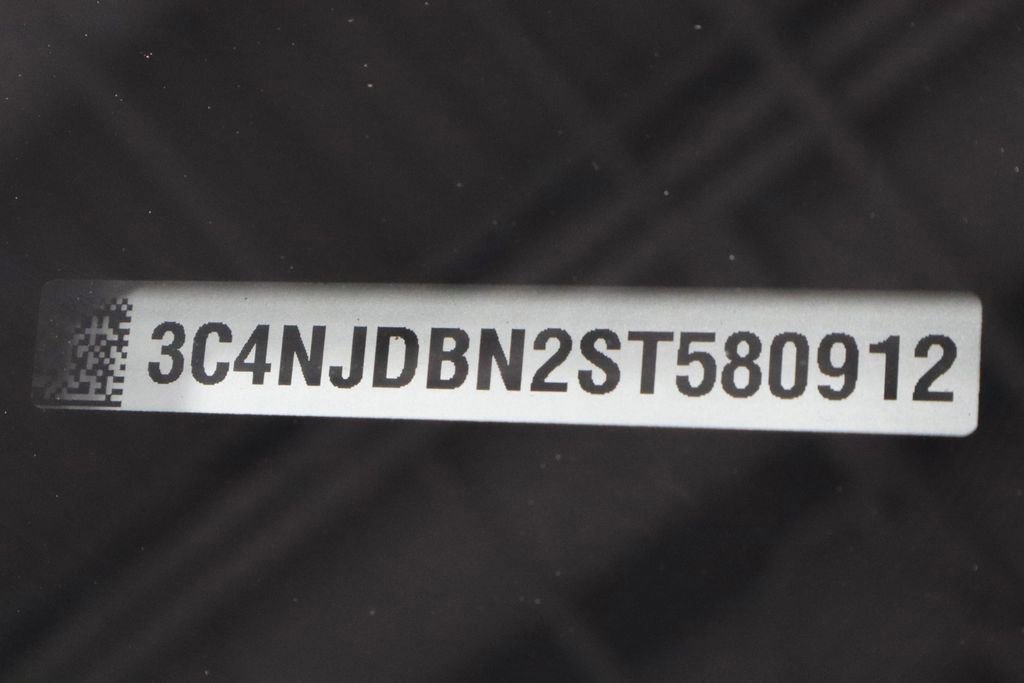 Used 2025 Jeep Compass Latitude image 31