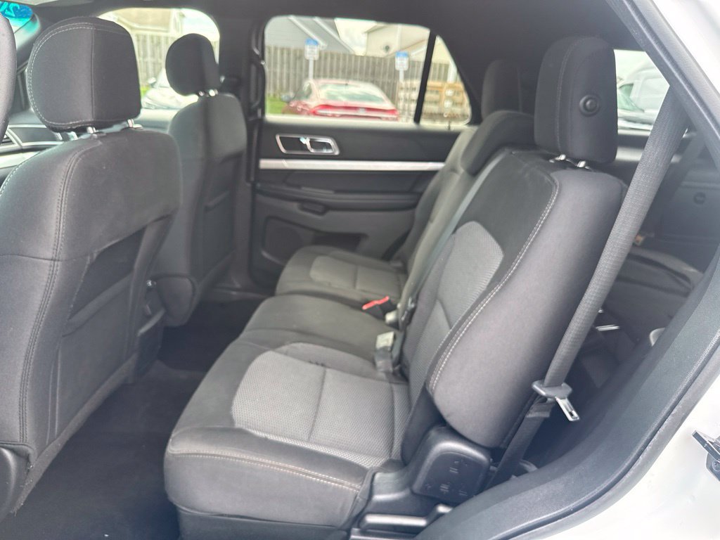 Certified 2017 Ford Explorer XLT FWD image 29