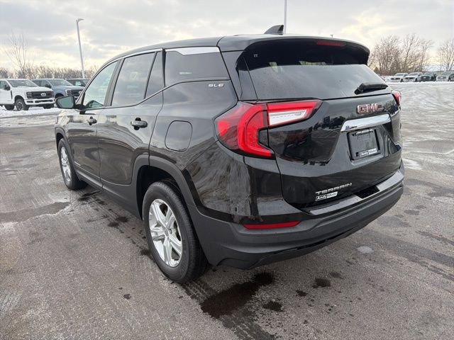 Used 2024 GMC Terrain SLE video 2
